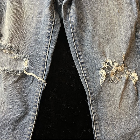 Aerie Stretch ‘Artist’ Light Blue Distressed Cropped Jeans - Picture 4 of 9